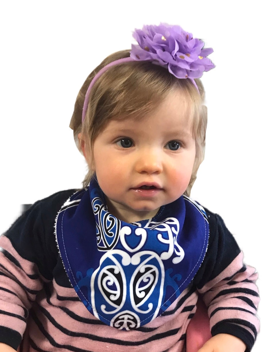 Baby’s bib - Bandana style