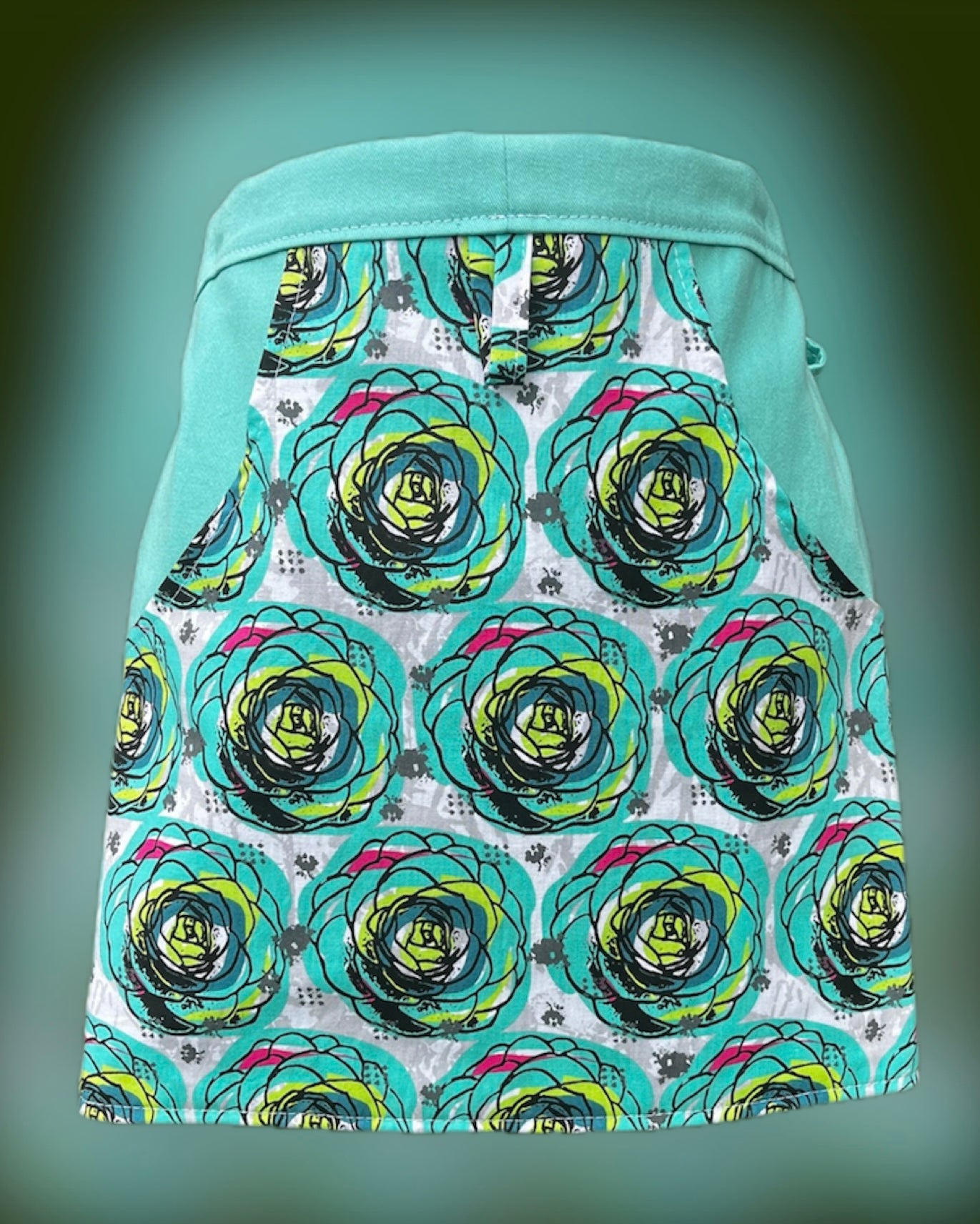 Ladies Retro style peg/garden aprons