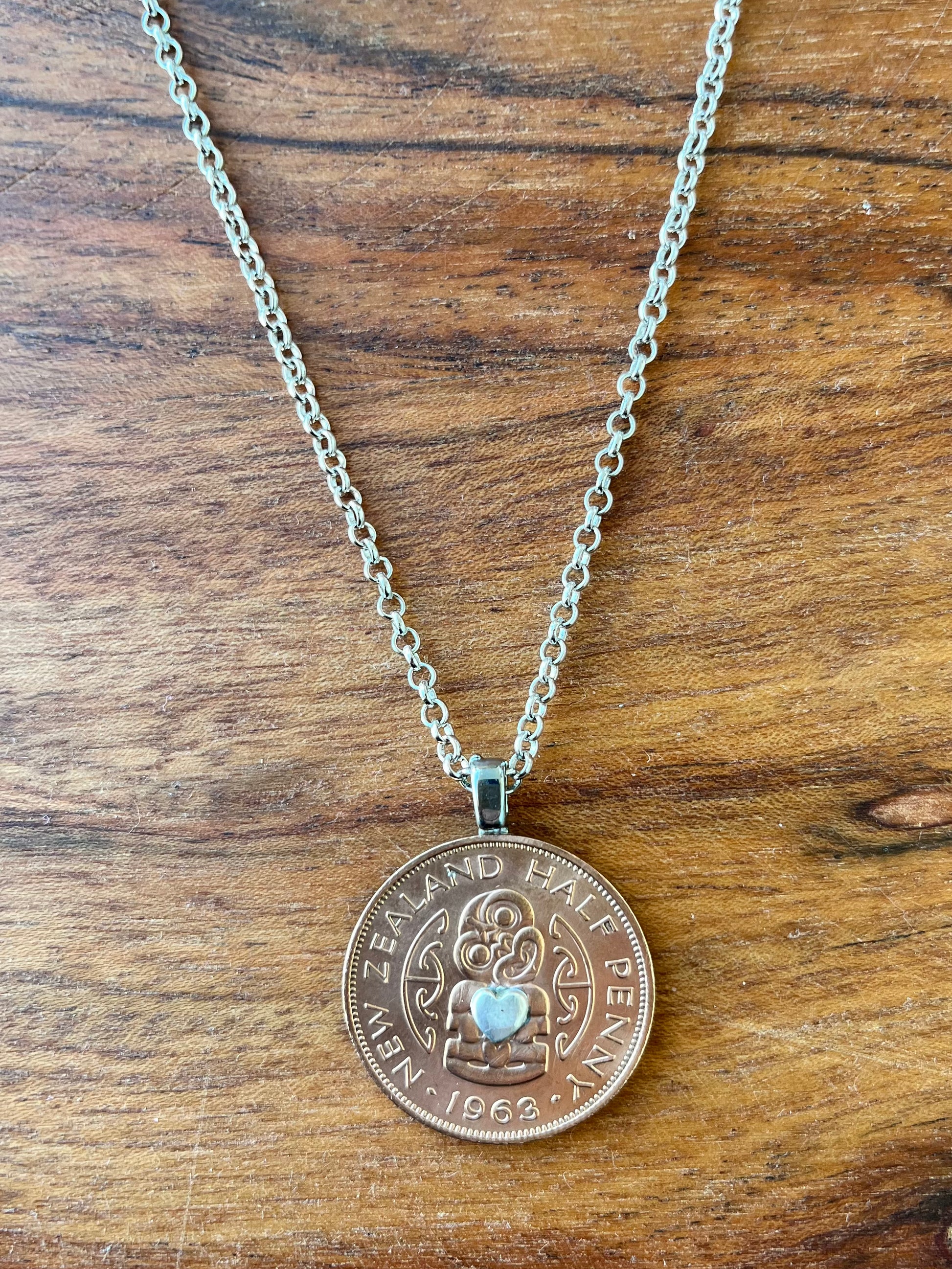 Gold 2025 pendant nz